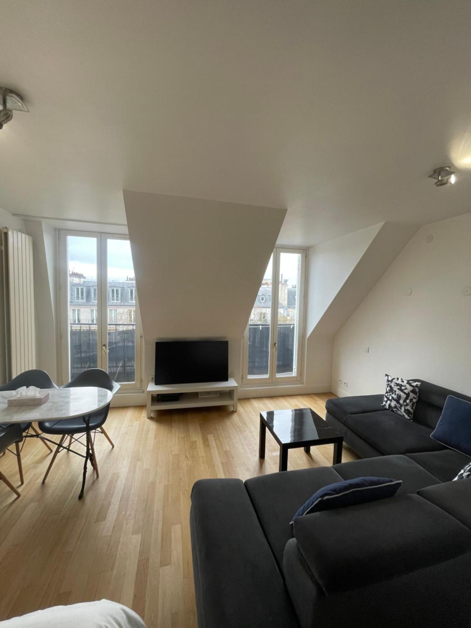 5e Arr Place Saint Michel *